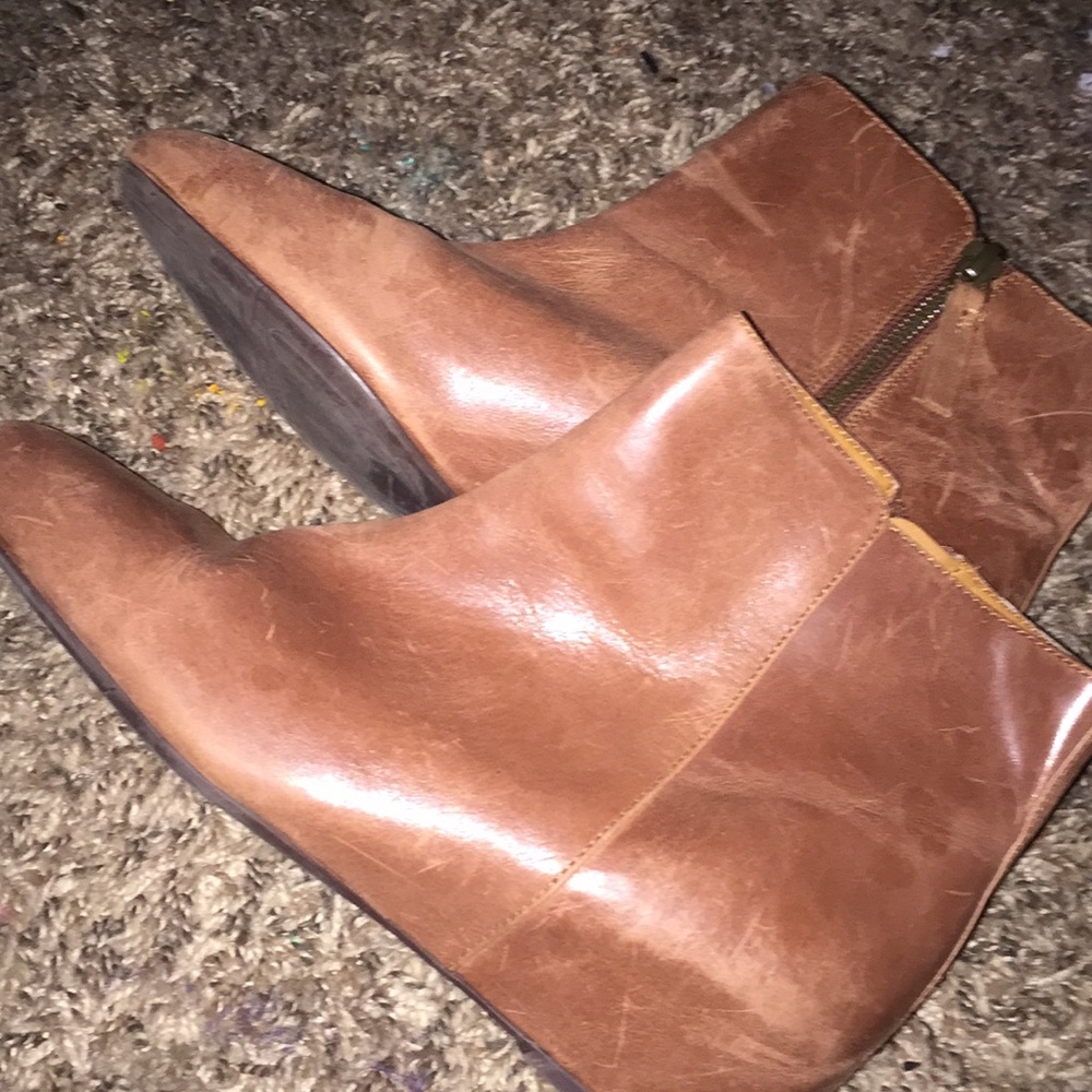Nice wedged heal ankle high boots